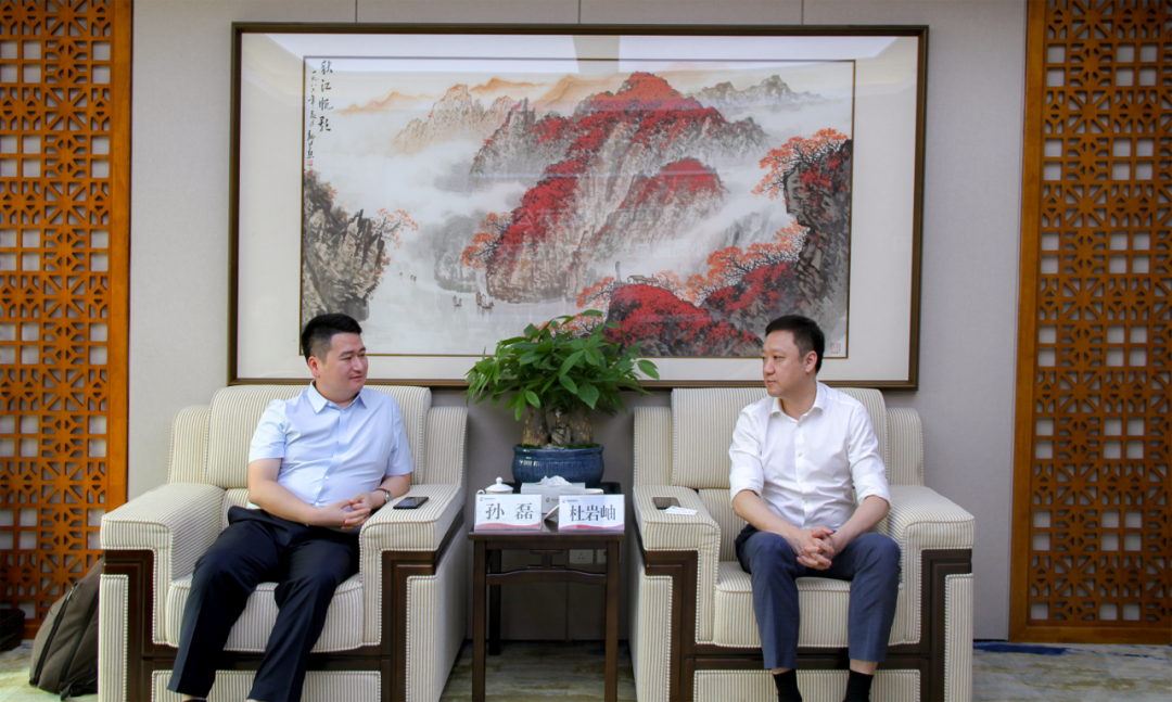 西安投資控股黨委書記、董事長杜巖岫會(huì)見西南證券江蘇分公司副總經(jīng)理一行