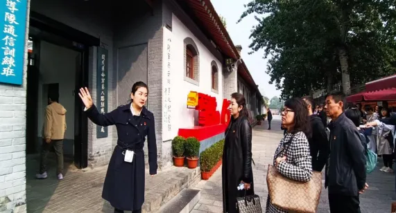 公物拍賣行公司開展“重溫紅色記憶，傳承革命精神”主題黨日活動