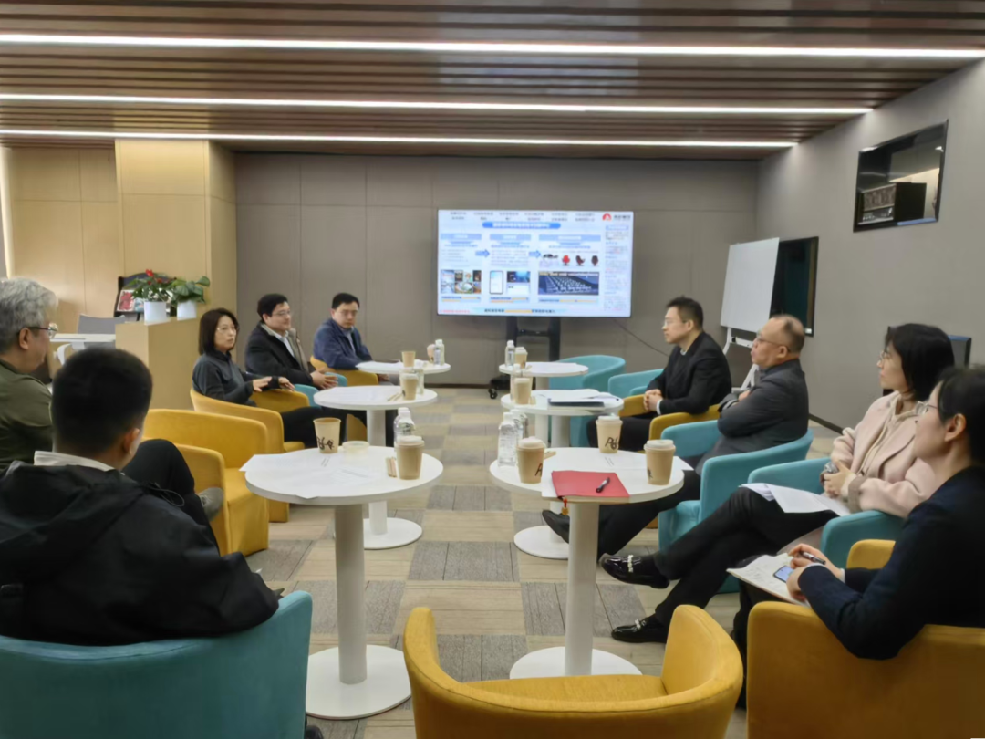 貫徹“XR產(chǎn)業(yè)創(chuàng)新中心”建設(shè)戰(zhàn)略布局，西投控股赴西部電影集團(tuán)有限公司座談交流