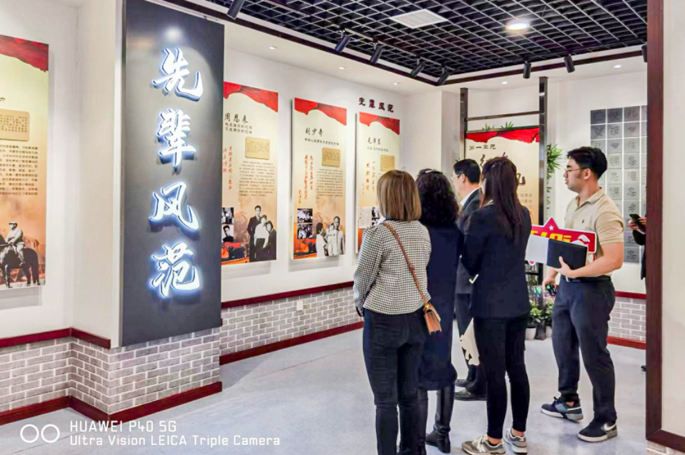 公司固定收益部黨支部、投行業(yè)務(wù)部黨支部、綜合事務(wù)部與金融（產(chǎn)業(yè)）基地保障黨支部開展聯(lián)合黨日活動