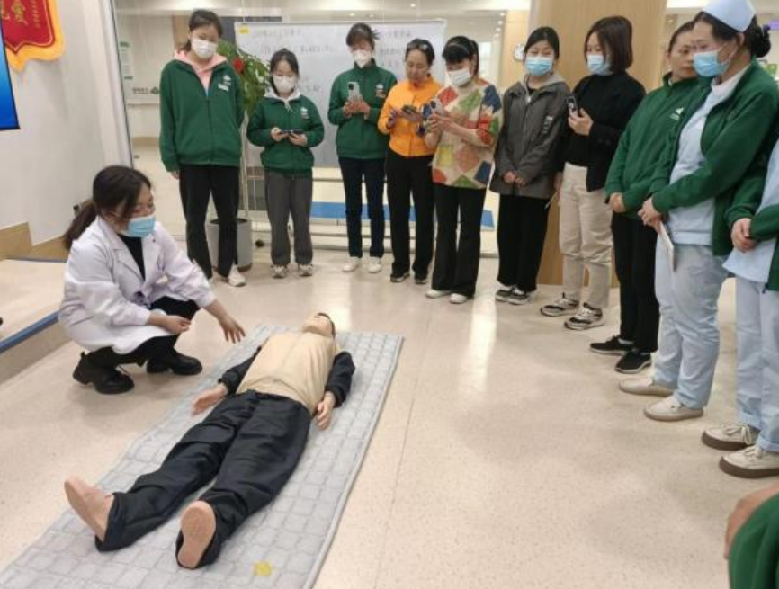 “救”在身邊！共筑服務(wù)安全——頤信養(yǎng)老舉辦急救技能培訓(xùn)